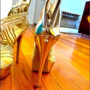 🐯BÉBÉ gold heels shoes🦁